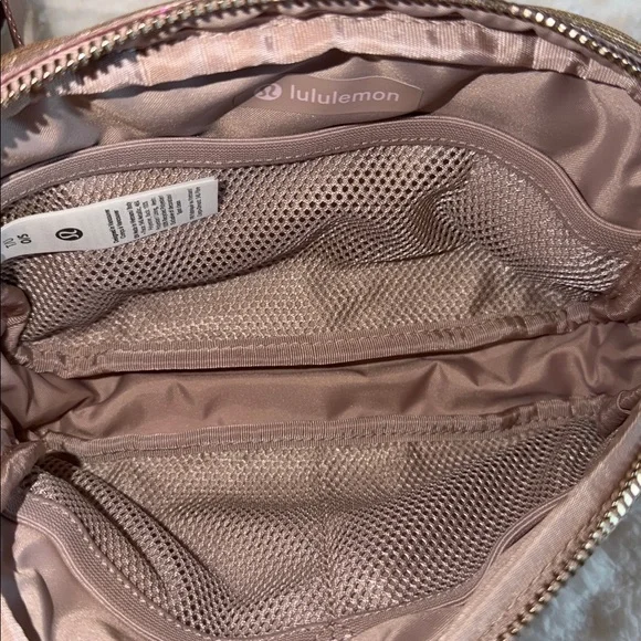 🆕 LULULEMON Everywhere Belt Bag 1L Glitter Pink Champagne/Muse/Gold NWT - Picture 12 of 17
